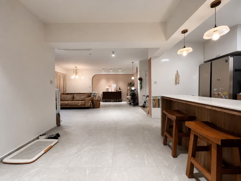153B Bedok South Road, 153B Bedok South Road, Bedok / Upper East Coast, 3 Bedrooms, 1,216 sqft, HDB Flat For Sale, by Jake Tay, 500236785 - Living Room - PropertyGuru.com.sg