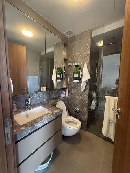 Stirling Residences, 23 Stirling Road, 2 Bedrooms, 635 sqft, Condominium For Rent, by Champa Murjani, 500236786 - Bathroom - PropertyGuru.com.sg