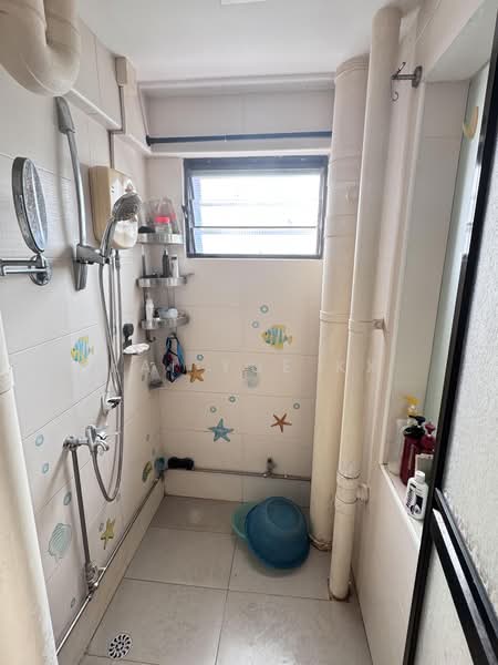 129 Bukit Merah View, 129 Bukit Merah View, 2 Bedrooms, 818 sqft, HDB Flat For Sale, by Kai Yue KX, 500236788 - Bathroom - PropertyGuru.com.sg