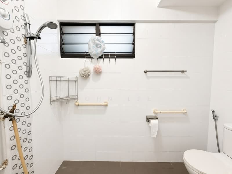 538 Jurong West Avenue 1, 538 Jurong West Avenue 1, 3 Bedrooms, 1,119 sqft, HDB Flat For Sale, by John Lee, 500236846 - Bathroom - PropertyGuru.com.sg