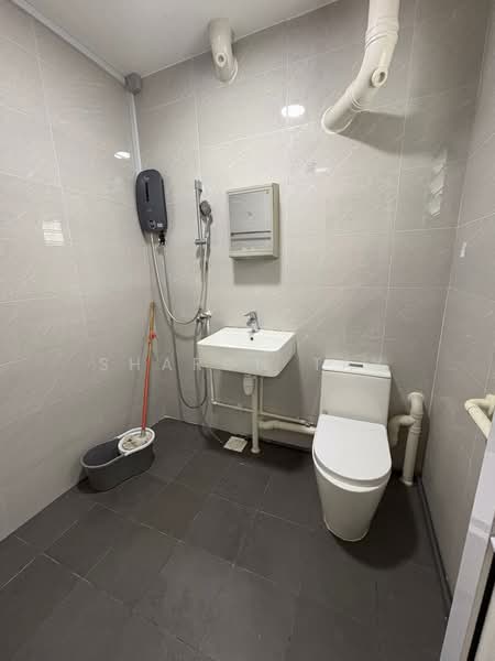 150 Petir Road, 150 Petir Road, 2 Bedrooms, 786 sqft, HDB Flat For Sale, by Sharon Tay, 500236859 - Bathroom - PropertyGuru.com.sg