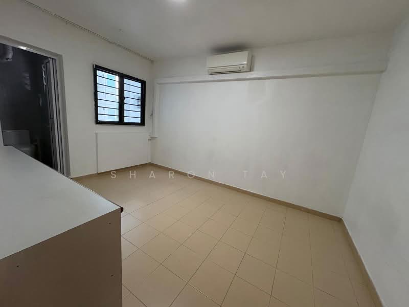 150 Petir Road, 150 Petir Road, 2 Bedrooms, 786 sqft, HDB Flat For Sale, by Sharon Tay, 500236859 - Maste Bedroom - PropertyGuru.com.sg
