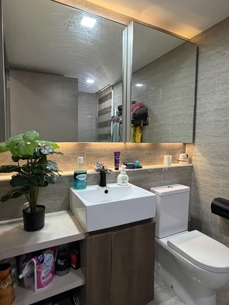 Waterwoods, 25 Punggol Field Walk, 3 Bedrooms, 1,044 sqft, Condominium For Sale, by Alvin Toh, 500236877 - Bathroom - PropertyGuru.com.sg