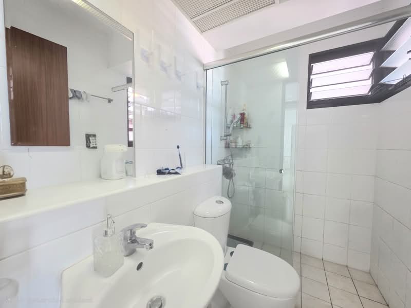 441B Clementi Avenue 3, 441B Clementi Avenue 3, 3 Bedrooms, 1,012 sqft, HDB Flat For Sale, by Hazel Teo, 500236878 - Bathroom - PropertyGuru.com.sg