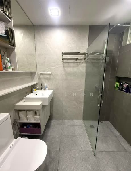 Sunrise Gardens, 53 Sunrise Gardens, 3 Bedrooms, 1,281 sqft, Condominium For Sale, by Sara Shong, 500236881 - Bathroom - PropertyGuru.com.sg