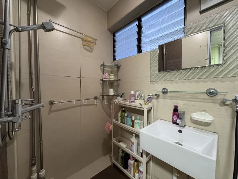 155 Yishun Street 11, 155 Yishun Street 11, 3 Bedrooms, 1,302 sqft, HDB Flat For Sale, by Angela Kiew, 500236884 - Bathroom - PropertyGuru.com.sg