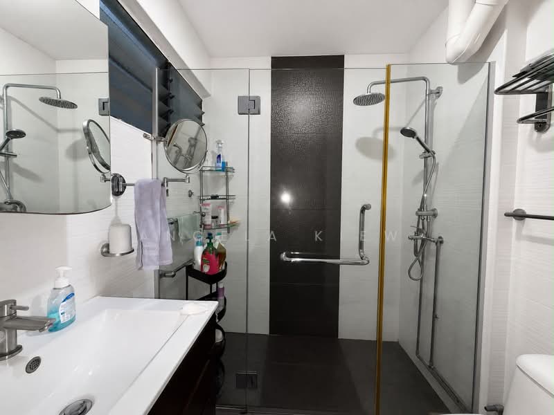 155 Yishun Street 11, 155 Yishun Street 11, 3 Bedrooms, 1,302 sqft, HDB Flat For Sale, by Angela Kiew, 500236884 - Bathroom - PropertyGuru.com.sg