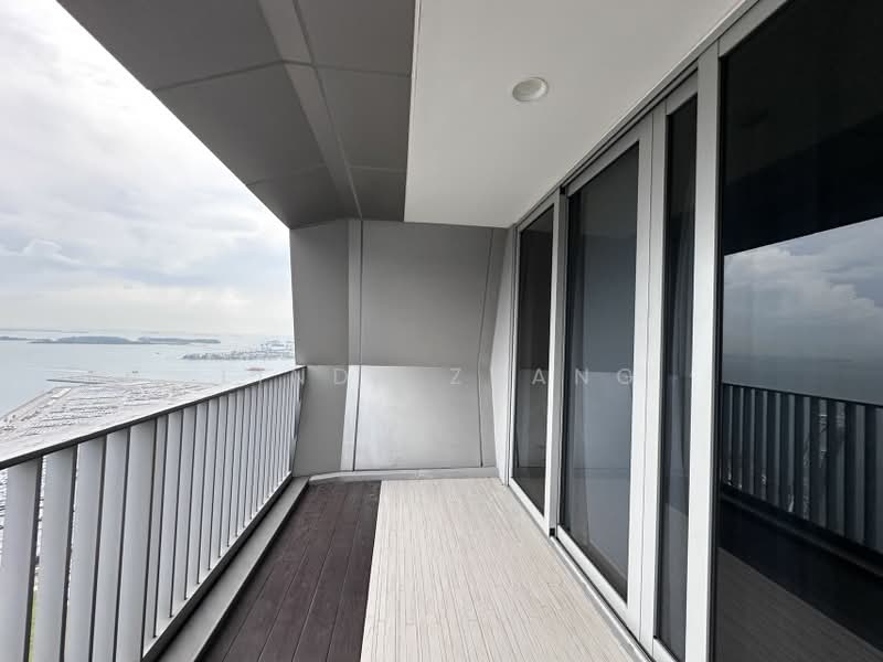 V on Shenton, 5 Shenton Way, 3 Bedrooms, 1,528 sqft, Condominium For Sale, by Linda Zhang, 500236888 - Balcony - PropertyGuru.com.sg