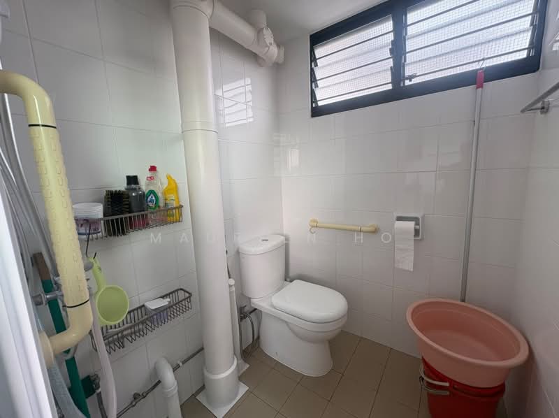 179 Ang Mo Kio Avenue 5, 179 Ang Mo Kio Avenue 5, Room Rental, 100 sqft, HDB Flat For Rent, by Maureen Ho, 500236907 - Bathroom - PropertyGuru.com.sg