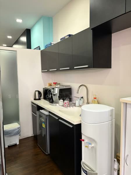 Cendex Centre, 120 Lower Delta Road, Alexandra / Commonwealth, 1,098 sqft, Light Industrial (B1) For Sale, by See Toh Wai Sim, 500236938 - Kitchen - CommercialGuru.com.sg