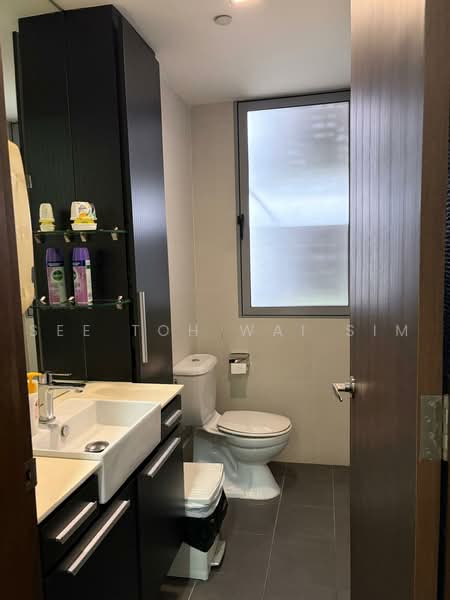 Cendex Centre, 120 Lower Delta Road, Alexandra / Commonwealth, 1,098 sqft, Light Industrial (B1) For Sale, by See Toh Wai Sim, 500236938 - Bathroom - CommercialGuru.com.sg