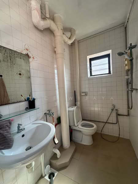 925 Jurong West Street 92, 925 Jurong West Street 92, Room Rental, 120 sqft, HDB Flat For Rent, by Alice Wijaya  黄雪莹, 500236946 - Bathroom - PropertyGuru.com.sg