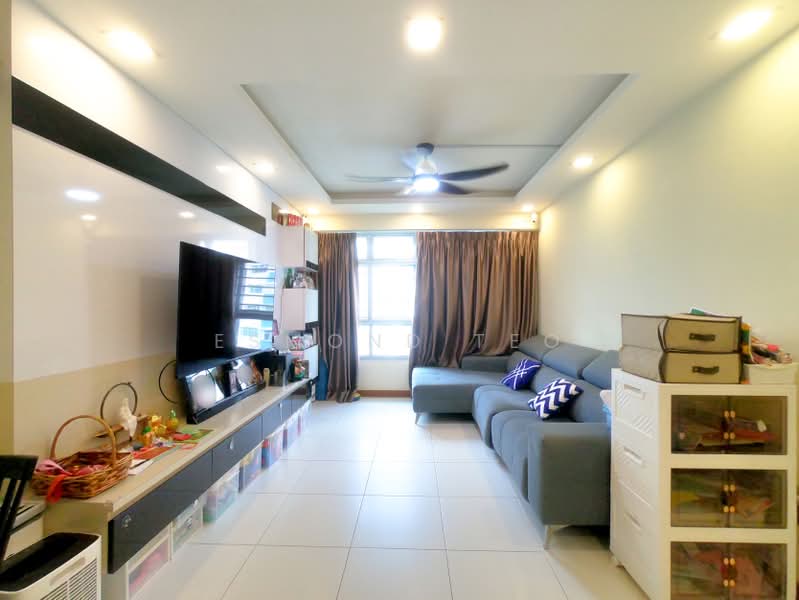212A Punggol Walk, 212A Punggol Walk, 3 Bedrooms, 1,001 sqft, HDB Flat For Sale, by Esmond Teo, 500236968 - Living Room - PropertyGuru.com.sg