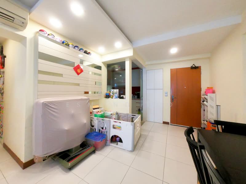 212A Punggol Walk, 212A Punggol Walk, 3 Bedrooms, 1,001 sqft, HDB Flat For Sale, by Esmond Teo, 500236968 - Living Room - PropertyGuru.com.sg