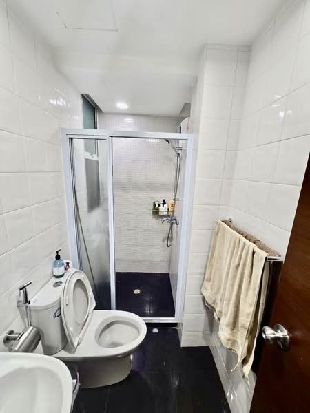 The Eden @ Tampines, 21 Tampines Street 34, 2 Bedrooms, 861 sqft, Condominium For Sale, by Henry Leom, 500236990 - Common Bathroom - PropertyGuru.com.sg