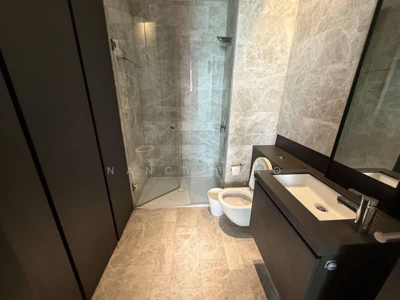 OUE Twin Peaks, 33 Leonie Hill Road, 1 Bedroom, 549 sqft, Condominium For Sale, by Nancy Tsao, 500236993 - Bathroom - PropertyGuru.com.sg