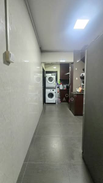 484D Choa Chu Kang Avenue 5, 484D Choa Chu Kang Avenue 5, 3 Bedrooms, 1,238 sqft, HDB Flat For Sale, by Jose Loh Zhenhao, 500236997 - Corridor - PropertyGuru.com.sg