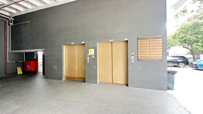 Tong Yuan Industrial Building, 85 Playfair Road, 2,390 sqft, Light Industrial (B1) For Rent, by Ronda Tham, 500237001 - Lobby - CommercialGuru.com.sg