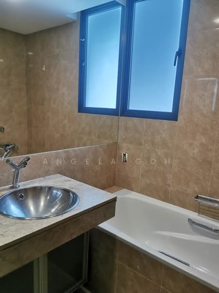 Blue Horizon, 21 West Coast Crescent, 3 Bedrooms, 1,216 sqft, Condominium For Rent, by Angela Goh, 500237013 - Bathroom - PropertyGuru.com.sg