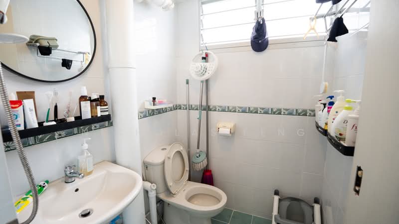415 Ang Mo Kio Avenue 10, 415 Ang Mo Kio Avenue 10, 3 Bedrooms, 990 sqft, HDB Flat For Sale, by Nicholas Feng, 500237038 - Bathroom - PropertyGuru.com.sg