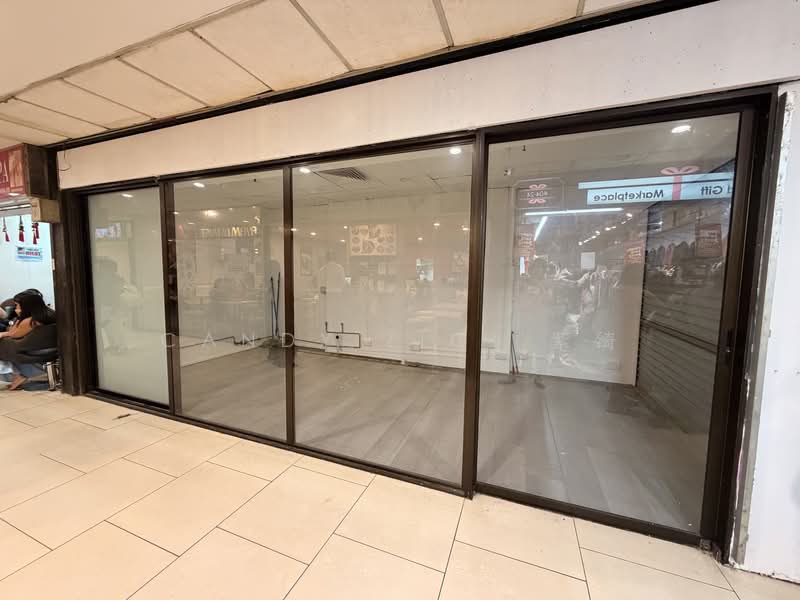 Lucky Plaza, 304 Orchard Road, 193 sqft, Mall Shop For Rent, by Candy ZiQi 紫绮, 500237042 - CommercialGuru.com.sg