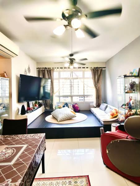 717A Woodlands Drive 70, 717A Woodlands Drive 70, 2 Bedrooms, 764 sqft, HDB Flat For Sale, by Yvonne Tham, 500237043 - Living Room - PropertyGuru.com.sg