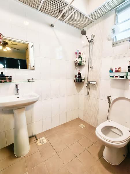 717A Woodlands Drive 70, 717A Woodlands Drive 70, 2 Bedrooms, 764 sqft, HDB Flat For Sale, by Yvonne Tham, 500237043 - Bathroom - PropertyGuru.com.sg