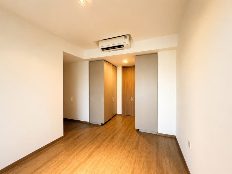 Norwood Grand, Admiralty / Woodlands, 4 Bedrooms, 1,313 sqft, Condominium For Sale, by Kally Kee, 500237049 - Master Walk in wardrobe - PropertyGuru.com.sg