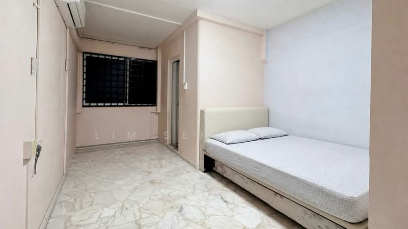 112 Lorong 3 Geylang, 112 Lorong 3 Geylang, 3 Bedrooms, 104 sqft, HDB Flat For Sale, by Lim Seng Wee, 500237091 - Bedroom - PropertyGuru.com.sg