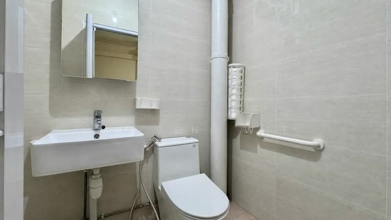 112 Lorong 3 Geylang, 112 Lorong 3 Geylang, 3 Bedrooms, 104 sqft, HDB Flat For Sale, by Lim Seng Wee, 500237091 - Bathroom - PropertyGuru.com.sg