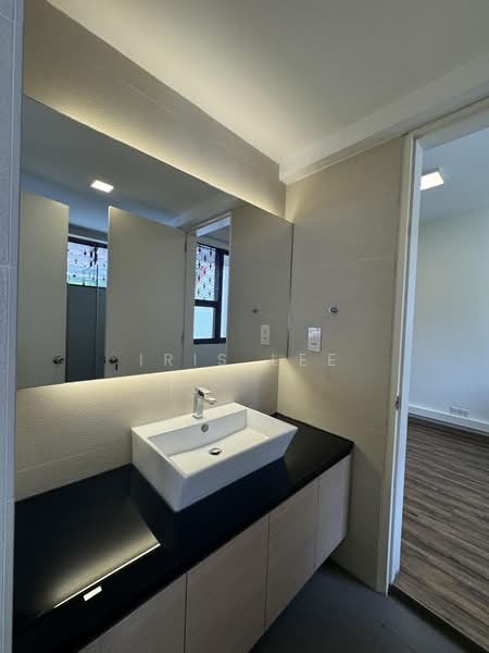 Villa Des Flores, 125 Whitley Road, 3 Bedrooms, 1,744 sqft, Condominium For Sale, by Iris Lee, 500237104 - Bathroom - PropertyGuru.com.sg