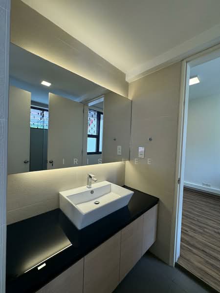 Villa Des Flores, 125 Whitley Road, 3 Bedrooms, 1,744 sqft, Condominium For Sale, by Iris Lee, 500237104 - Bathroom - PropertyGuru.com.sg