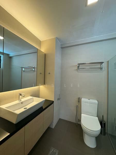 Villa Des Flores, 125 Whitley Road, 3 Bedrooms, 1,744 sqft, Condominium For Sale, by Iris Lee, 500237104 - Bathroom - PropertyGuru.com.sg
