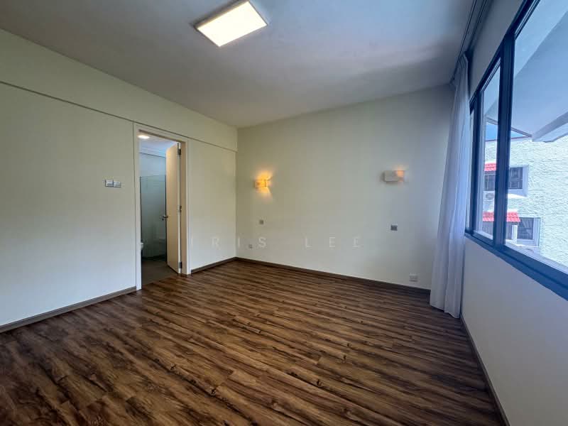 Villa Des Flores, 125 Whitley Road, 3 Bedrooms, 1,744 sqft, Condominium For Sale, by Iris Lee, 500237104 - Master Bedroom  - PropertyGuru.com.sg
