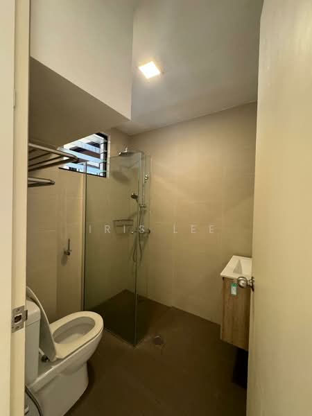 Villa Des Flores, 125 Whitley Road, 3 Bedrooms, 1,744 sqft, Condominium For Sale, by Iris Lee, 500237104 - Bathroom - PropertyGuru.com.sg