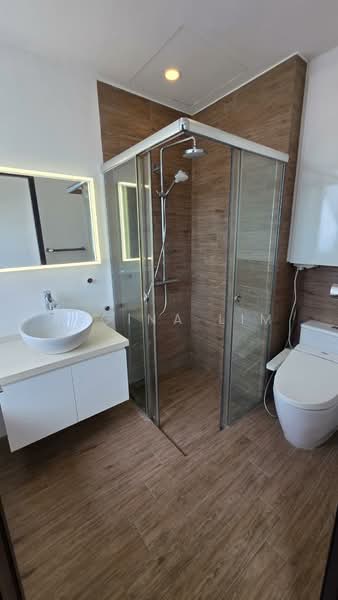 Harbour View Towers, 21 Telok Blangah Drive, 3 Bedrooms, 2,013 sqft, Condominium For Sale, by Regina Lim, 500237110 - Master Bathroom - PropertyGuru.com.sg