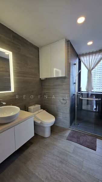 Harbour View Towers, 21 Telok Blangah Drive, 3 Bedrooms, 2,013 sqft, Condominium For Sale, by Regina Lim, 500237110 - Common Bathroom - PropertyGuru.com.sg