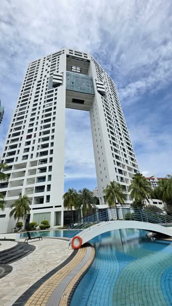 Harbour View Towers, 21 Telok Blangah Drive, 3 Bedrooms, 2,013 sqft, Condominium For Sale, by Regina Lim, 500237110 - Facade with pool - PropertyGuru.com.sg