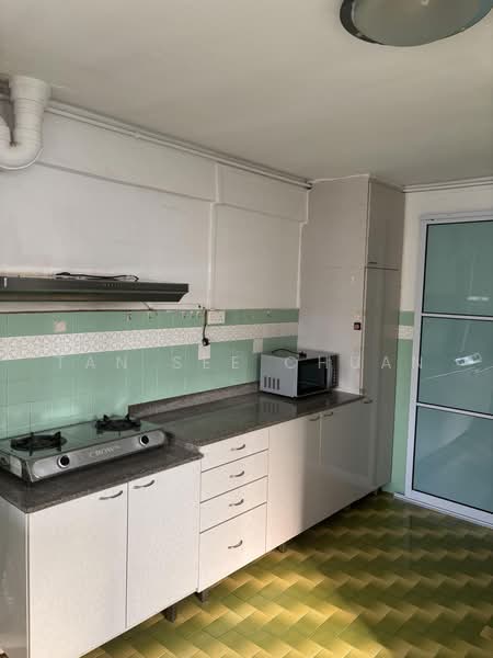 1 Lorong Lew Lian, 1 Lorong Lew Lian, 2 Bedrooms, 779 sqft, HDB Flat For Sale, by Tan See Chuan, 500237127 - Kitchen - PropertyGuru.com.sg