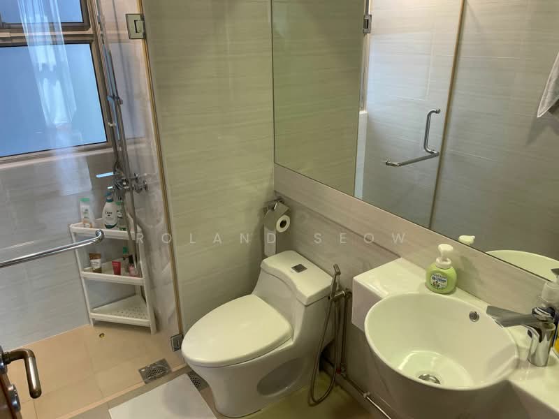 The Bayshore, 24 Bayshore Road, 2 Bedrooms, 958 sqft, Condominium For Rent, by Roland Seow, 500237129 - Bathroom - PropertyGuru.com.sg