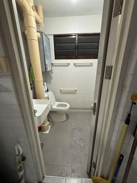 224 Bukit Batok Street 21, 224 Bukit Batok Street 21, Room Rental, 100 sqft, HDB Flat For Rent, by Hugo Sim, 500237136 - Bathroom - PropertyGuru.com.sg