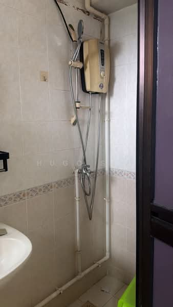 692A Choa Chu Kang Crescent, 692A Choa Chu Kang Crescent, Dairy Farm / Bukit Panjang / Choa Chu Kang, Room Rental, 100 sqft, HDB Flat For Rent, by Hugo Sim, 500237152 - Bathroom - PropertyGuru.com.sg