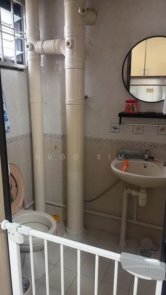 692A Choa Chu Kang Crescent, 692A Choa Chu Kang Crescent, Dairy Farm / Bukit Panjang / Choa Chu Kang, Room Rental, 100 sqft, HDB Flat For Rent, by Hugo Sim, 500237152 - Bathroom - PropertyGuru.com.sg