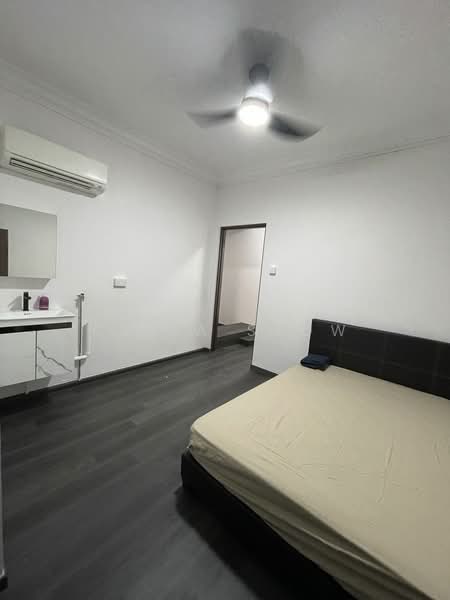 Eng Aun Mansion, 318 - 318C Thomson Road, Room Rental, 300 sqft, Apartment For Rent, by Celia Seow, 500237172 - Bedroom - PropertyGuru.com.sg
