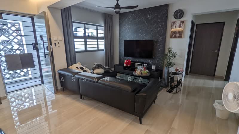 80B Lorong 4 Toa Payoh, 80B Lorong 4 Toa Payoh, 3 Bedrooms, 1,119 sqft, HDB Flat For Sale, by Cassandra Lim, 500237174 - Living Room - PropertyGuru.com.sg