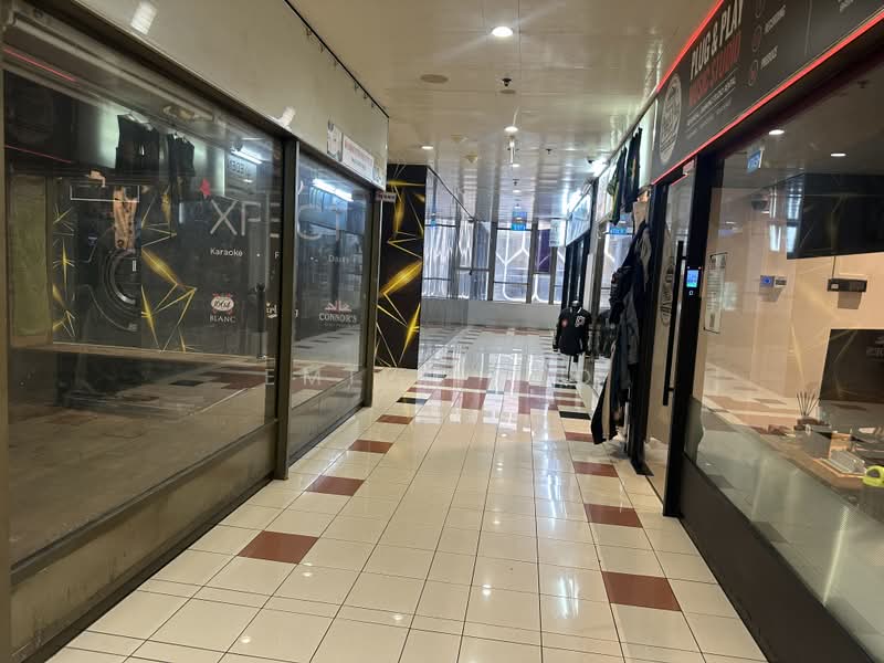 Peninsula Shopping Centre, 3 Coleman Street, 407 sqft, Mall Shop For Rent, by Emily Foo, 500237176 - Corridor - CommercialGuru.com.sg