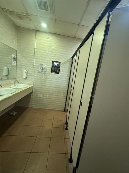 Peninsula Shopping Centre, 3 Coleman Street, 407 sqft, Mall Shop For Rent, by Emily Foo, 500237176 - Bathroom - CommercialGuru.com.sg