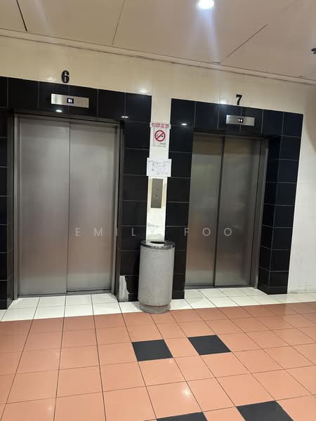 Peninsula Shopping Centre, 3 Coleman Street, 407 sqft, Mall Shop For Rent, by Emily Foo, 500237176 - Corridor - CommercialGuru.com.sg