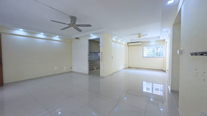 207 Serangoon Central, 207 Serangoon Central, 3 Bedrooms, 893 sqft, HDB Flat For Sale, by Peggy Wang, 500237189 - Living Room - PropertyGuru.com.sg