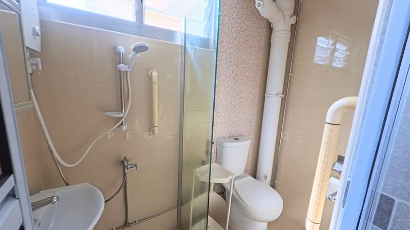 207 Serangoon Central, 207 Serangoon Central, 3 Bedrooms, 893 sqft, HDB Flat For Sale, by Peggy Wang, 500237189 - Bathroom - PropertyGuru.com.sg